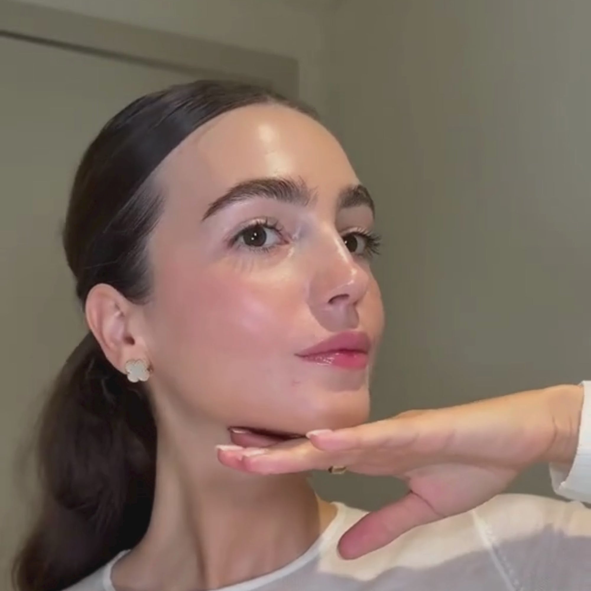 Elroel blanc cover cream stick lightweight full coverage foundation stick with spf50+Pa++++ or a natural radiant finish