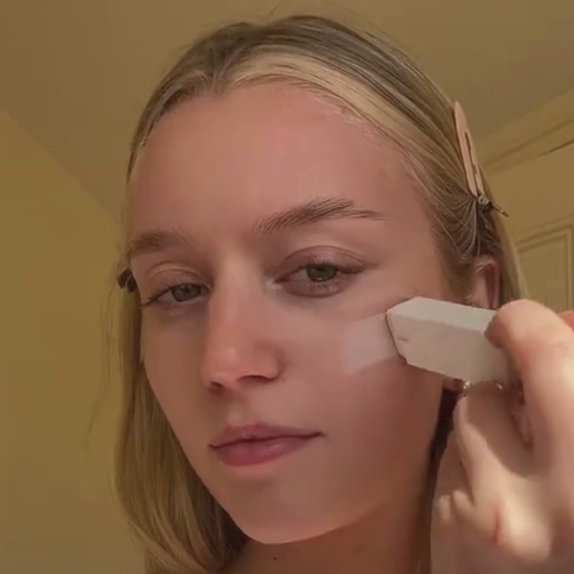 Elroel blanc cover cream stick lightweight full coverage foundation stick with spf50+Pa++++ or a natural radiant finish